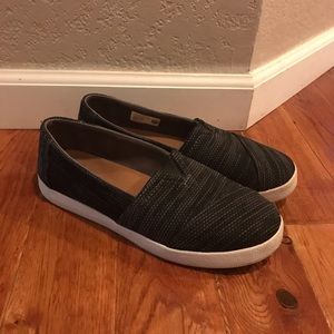 Black and grey Toms